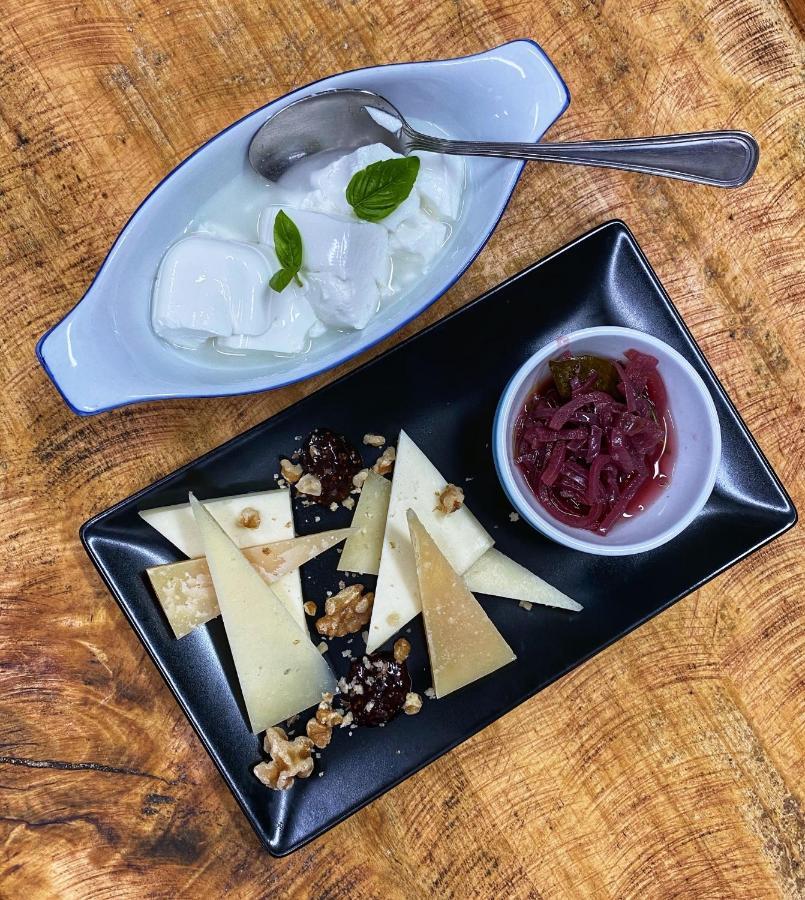 Locanda Tipica Sa Corte Oliena Ngoại thất bức ảnh