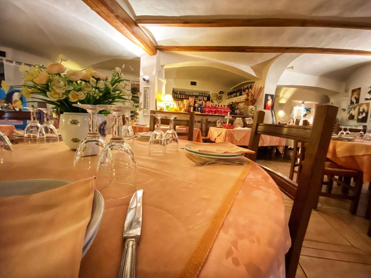 Locanda Tipica Sa Corte Oliena Ngoại thất bức ảnh
