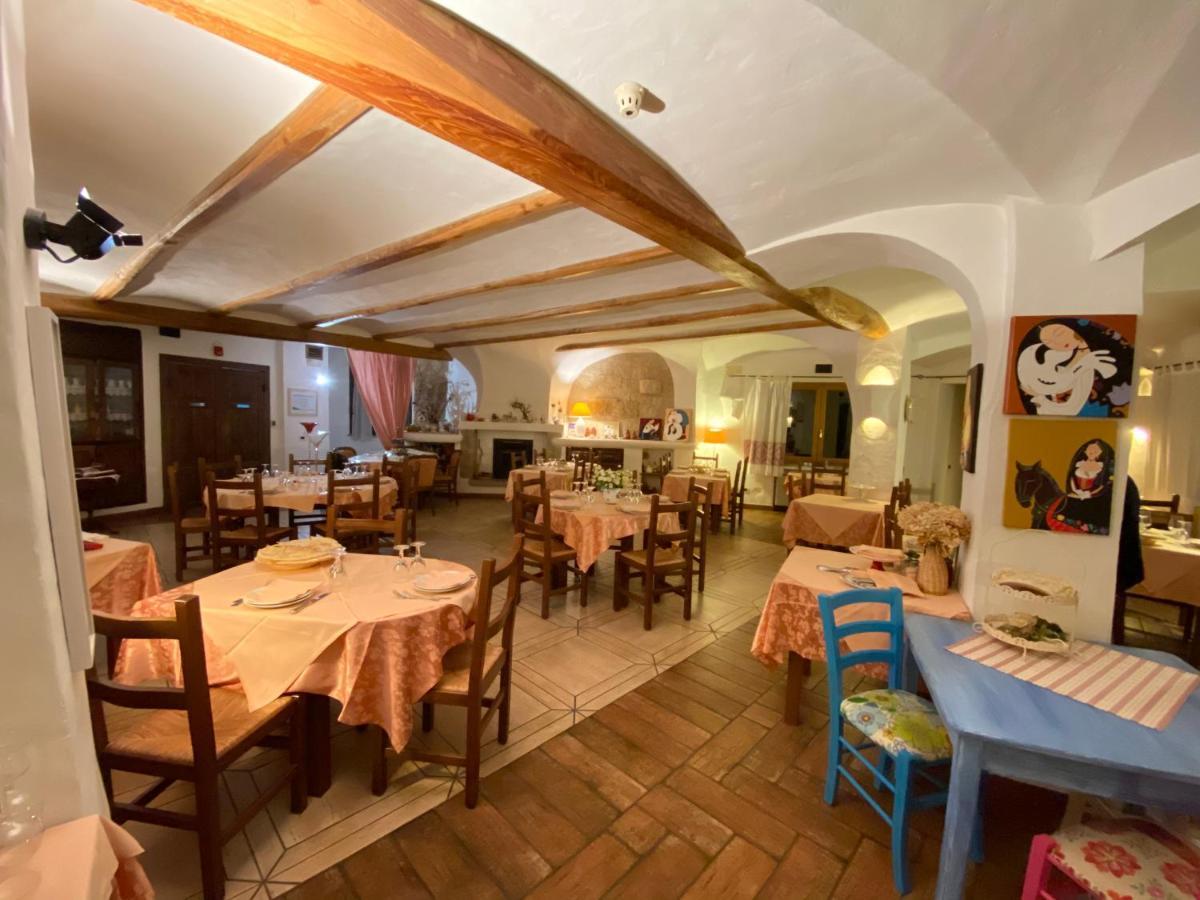 Locanda Tipica Sa Corte Oliena Ngoại thất bức ảnh