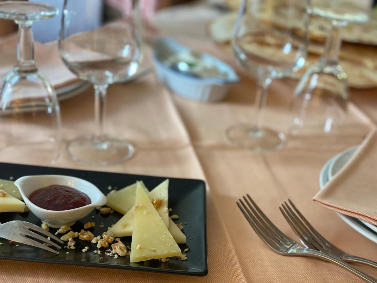 Locanda Tipica Sa Corte Oliena Ngoại thất bức ảnh