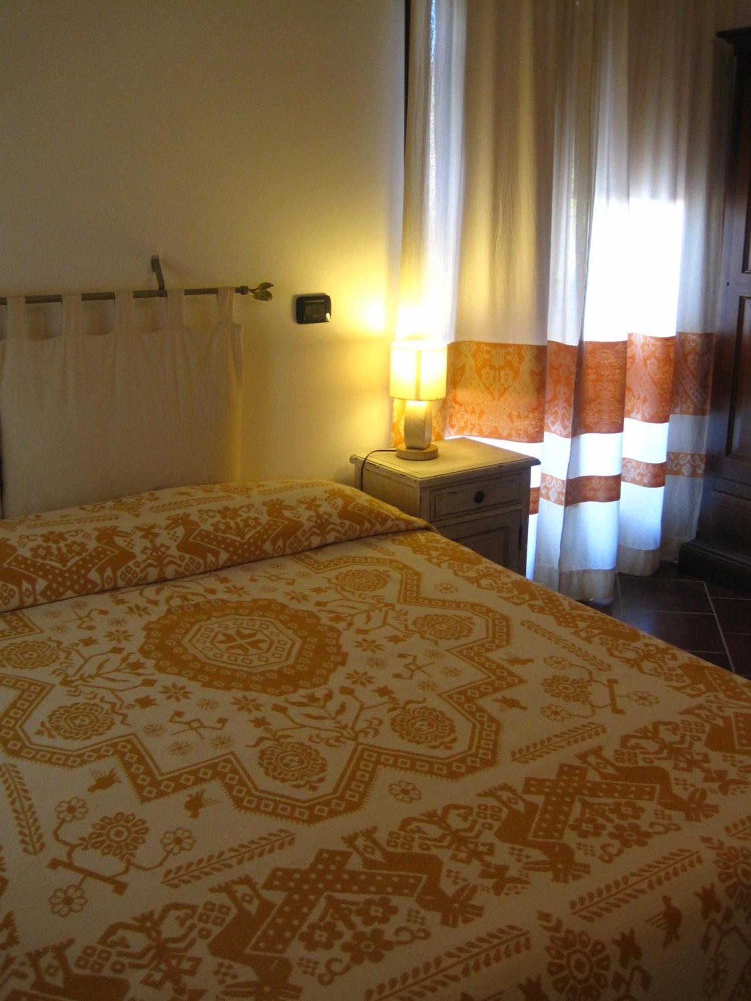 Locanda Tipica Sa Corte Oliena Ngoại thất bức ảnh