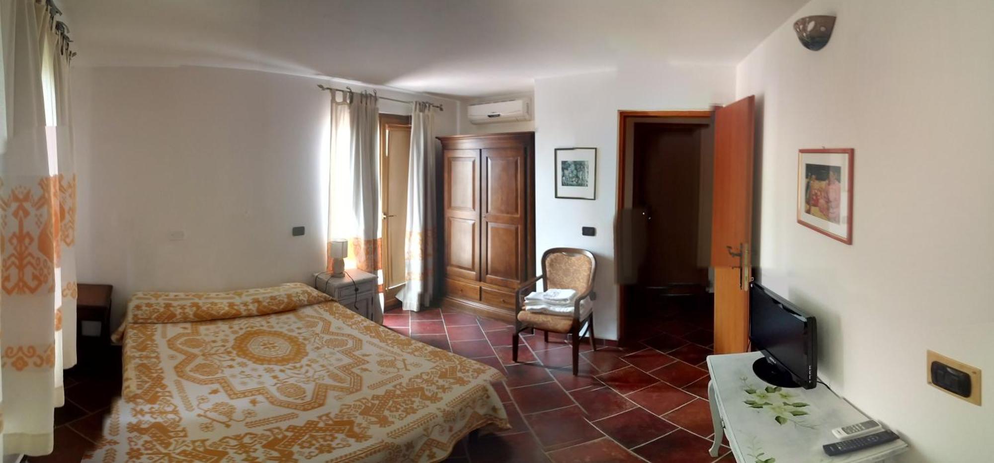 Locanda Tipica Sa Corte Oliena Phòng bức ảnh