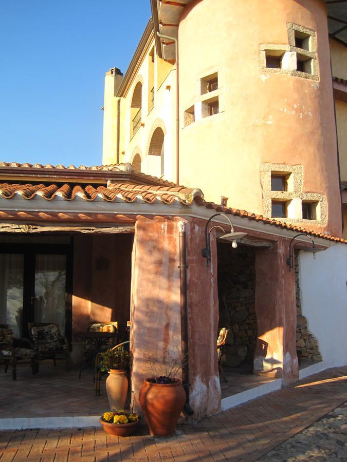 Locanda Tipica Sa Corte Oliena Ngoại thất bức ảnh