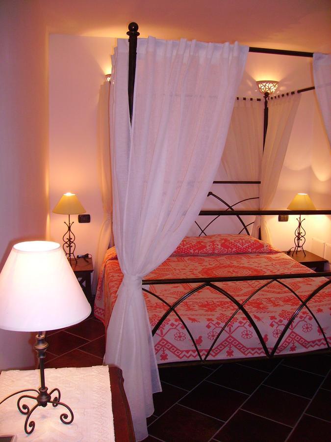 Locanda Tipica Sa Corte Oliena Ngoại thất bức ảnh